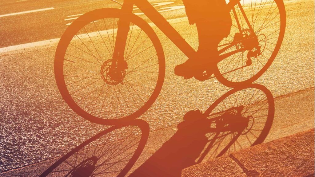 Ciclista herido tras colisionar en la rotonda de Vettones y Vacceos