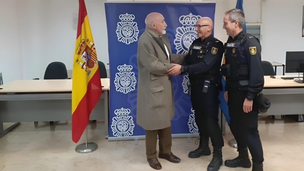 La Policía Nacional de Salamanca salva a un hombre de una parada cardíaca
