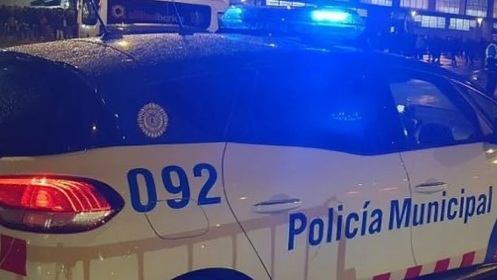 Un joven de 24 años ha sido detenido tras robar la cartera y los pantalones a una persona sin hogar.