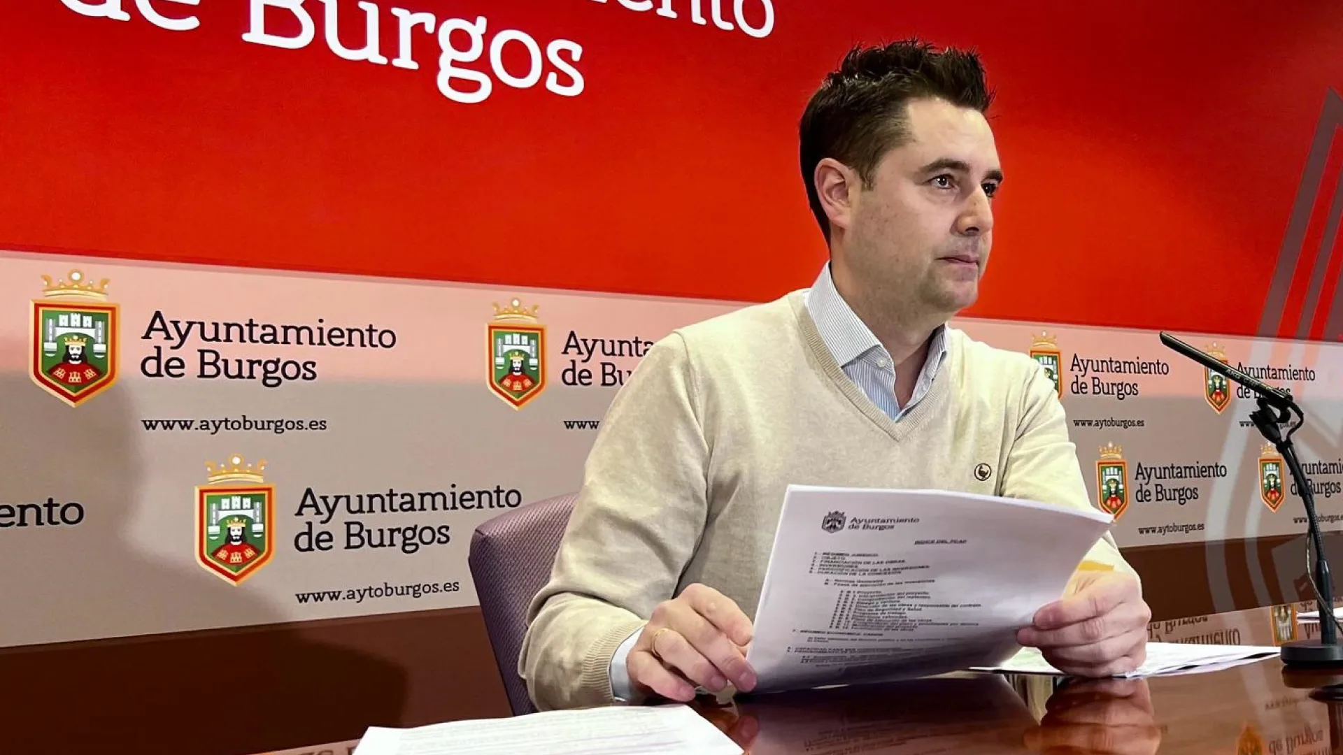 De la Rosa apremia al equipo de gobierno y al Burgos CF para que agilicen la construcción de la grada tribuna