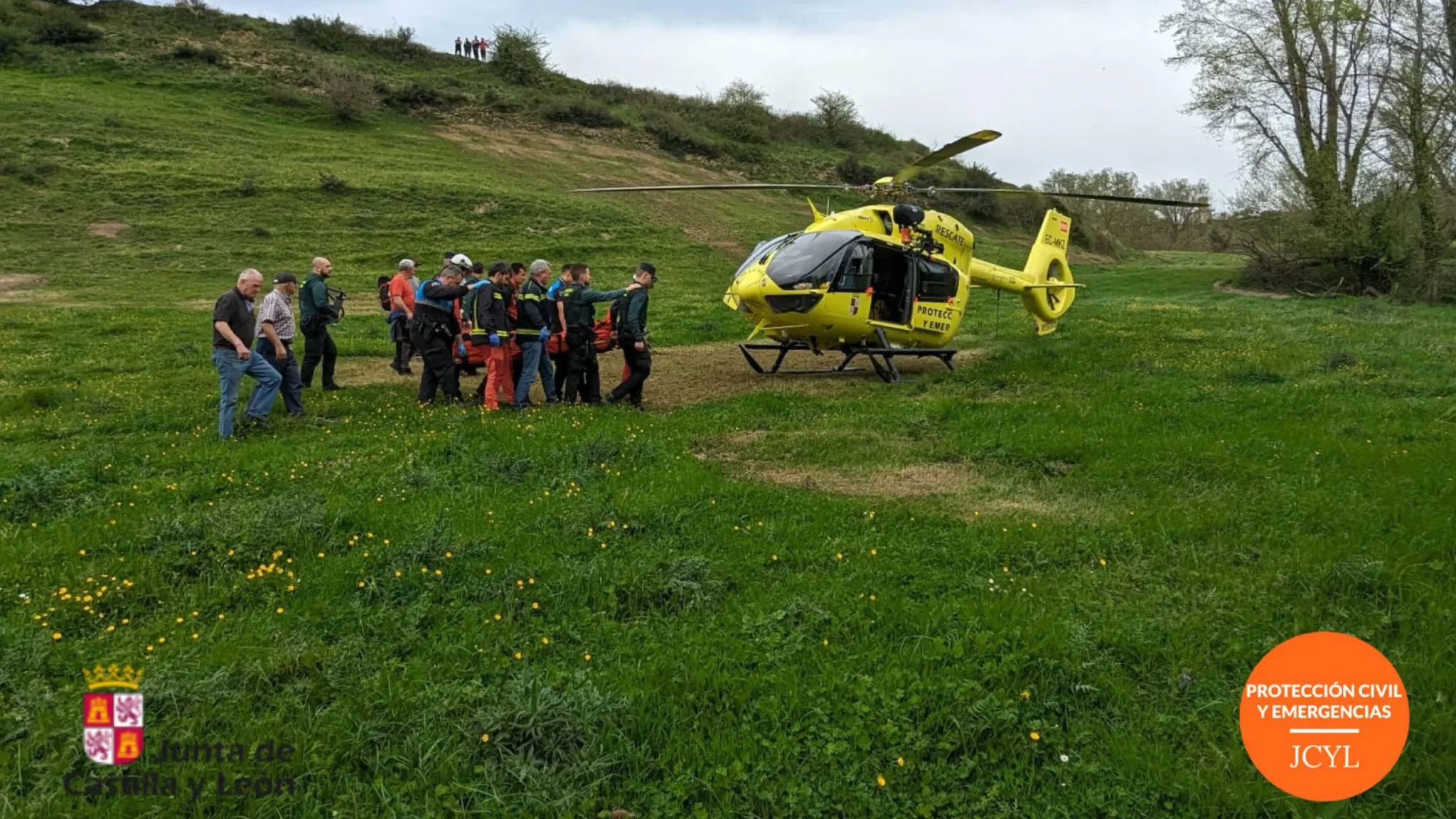 Rescatado en helicóptero un hombre de 67 años tras un accidente de tractor en Burgos
