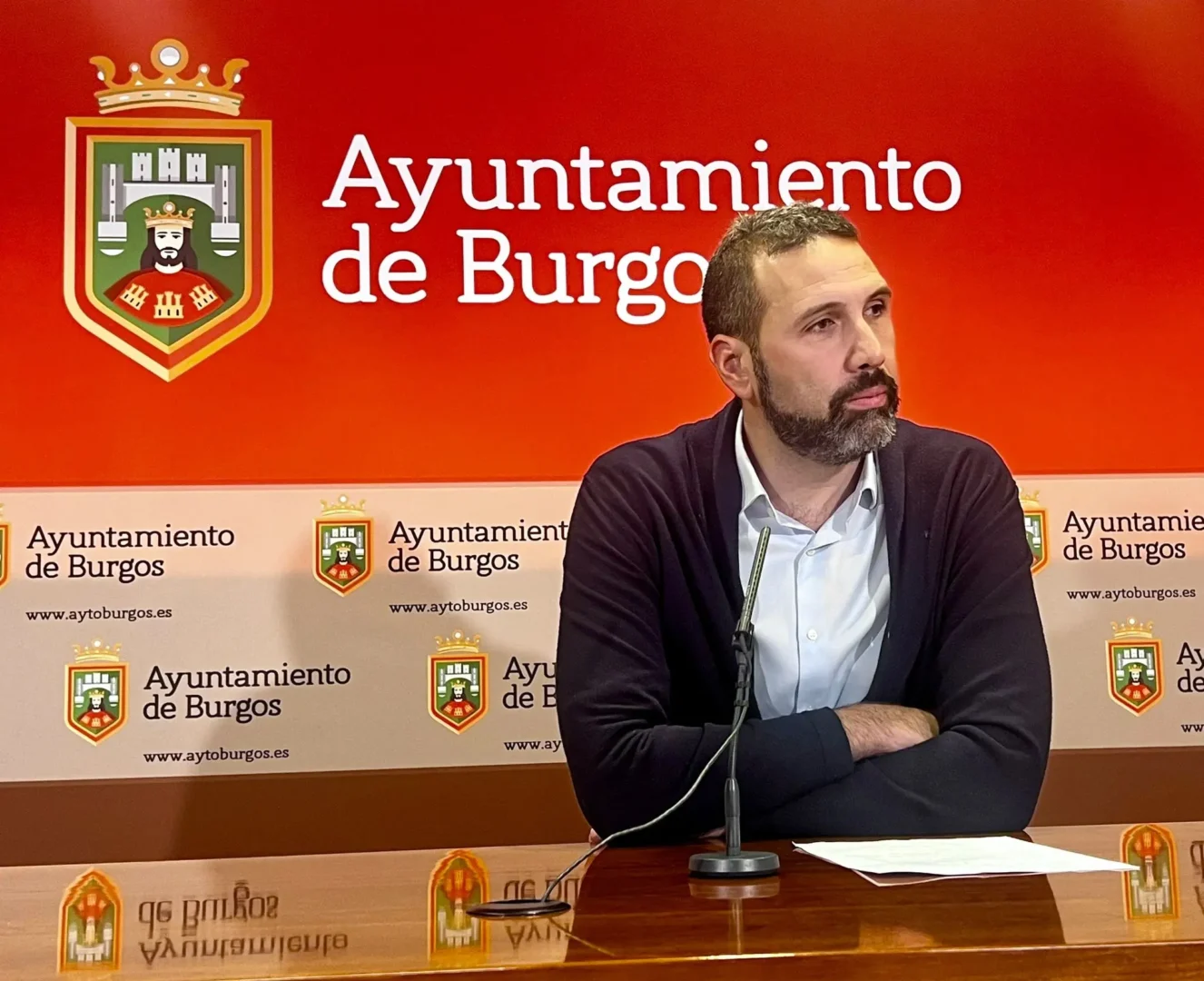 El portavoz del PSOE, Daniel Garabito, ha señalado en el día de ayer al bipartito PP-Vox por "secuestrar" el proyecto Burgos Río.