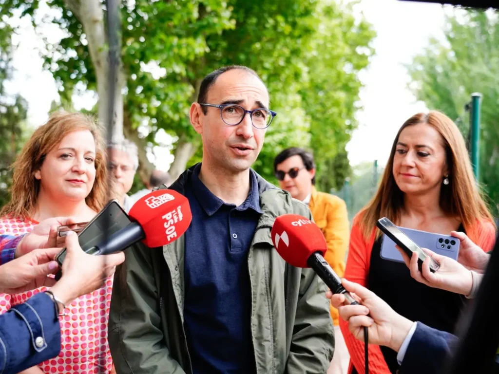 David Serrada: "Los socialistas trabajamos para traer fondos europeos a Salamanca, mientras el PP los boicotea y pacta con la ultraderecha"