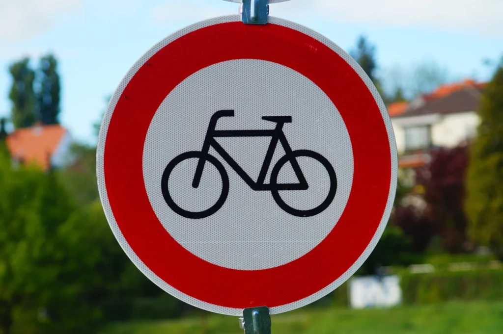 ASCIVA anuncia actos de protesta contra la eliminación del carril bici de Isabel la Católica