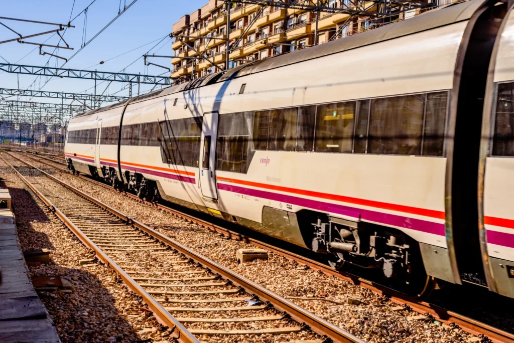 El incendio en un tren en el apeadero de La Alamedilla tuvo que ser sofocado por el maquinista