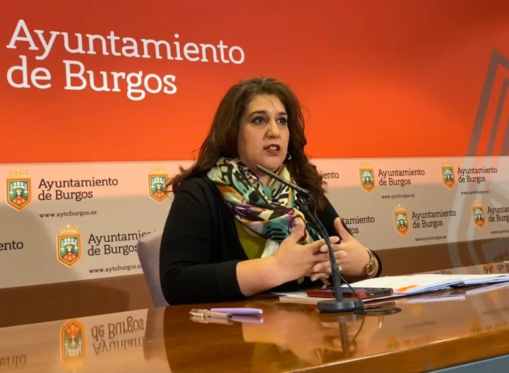 Estrella Paredes señala como "muy preocupante" el mensaje de la alcaldesa "animando a los burgaleses" a "vitorear y piropear" a las niñas y mujeres de la Corte de Honor 2024