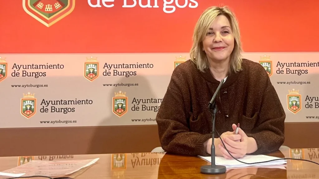 El PSOE alerta de que la gerencia de Servicios Sociales está gestionando 7,9 millones de € sin contrato 25 de Febrero de 2025 El PSOE alerta de que la gerencia de Servicios Sociales está gestionando 7,9 millones de € sin contrato Sonia Rodríguez también muestra su preocupación por la situación de abandono de El Encuentro La concejala socialista, Sonia Rodríguez, es clara 7,9 millones de euros en la Gerencia de Servicios Sociales se están gestionando sin contrato. Un total de 11 contratos lo que, como resalta, “evidencia” la falta de interés en materia de Servicios Sociales del equipo de Gobierno. Una falta de interés que también se refleja en los órdenes del día, que van vacíos de contenido. Y es como relata la edil son contratos tan importantes como el de Comida a Domicilio (900.000 € caducado desde agosto); el de gestión de los centros cívicos (3.700.000€ desde noviembre de 2024); el servicio de promoción y empleo (3.000.000€ desde el 30 de abril de 2023); gestión del equipo de autonomía personal (200.000€ desde agosto de 2024); Casa de Acogida de la Mujer (90.000€ desde el 31 de diciembre de 2024); equipo de inclusión social (250.000€ desde el 31 de noviembre de 2024); el programa construyendo mi futuro (80.000€ desde enero de 2023); servicios de urgencia social (40.000€ desde diciembre de 2022); el programa dual (280.000€ desde agosto de 2019); gestión del CEIS (720.000€ desde agosto de 2021); y el programa de envejecimiento activo (300.000€ desde octubre de 2023). A este escenario “tan preocupante” Rodríguez ha añadido que existen otros dos servicios que en los dos últimos años no han visto la luz. El primero de ellos es el del Aula Faro que daba apoyo a personas que no dominan las nuevas tecnologías. Y el otro es de la caseta de los Huertos de Ocio de Fuente Bermeja que están funcionando a medio gas con solo 30 plazas de 90 ocupadas. El Encuentro. - La edil también ha mostrado su preocupación por la situación de El Encuentro, y es que el equipo de Gobierno se comprometió a terminar de comprar viviendas para el realojo en 2024, y la realidad es que no ha sido así y quedan seis familias en un enclave cada vez más deteriorado y sin servicios. Además, y como alerta Rodríguez no existe partida en el presupuesto para esos pisos ni tampoco los 900.000 euros que figuraban en el de 2024 para iniciar el desmantelamiento del poblado con la demolición, limpieza y reparación ambiental de toda esa zona.