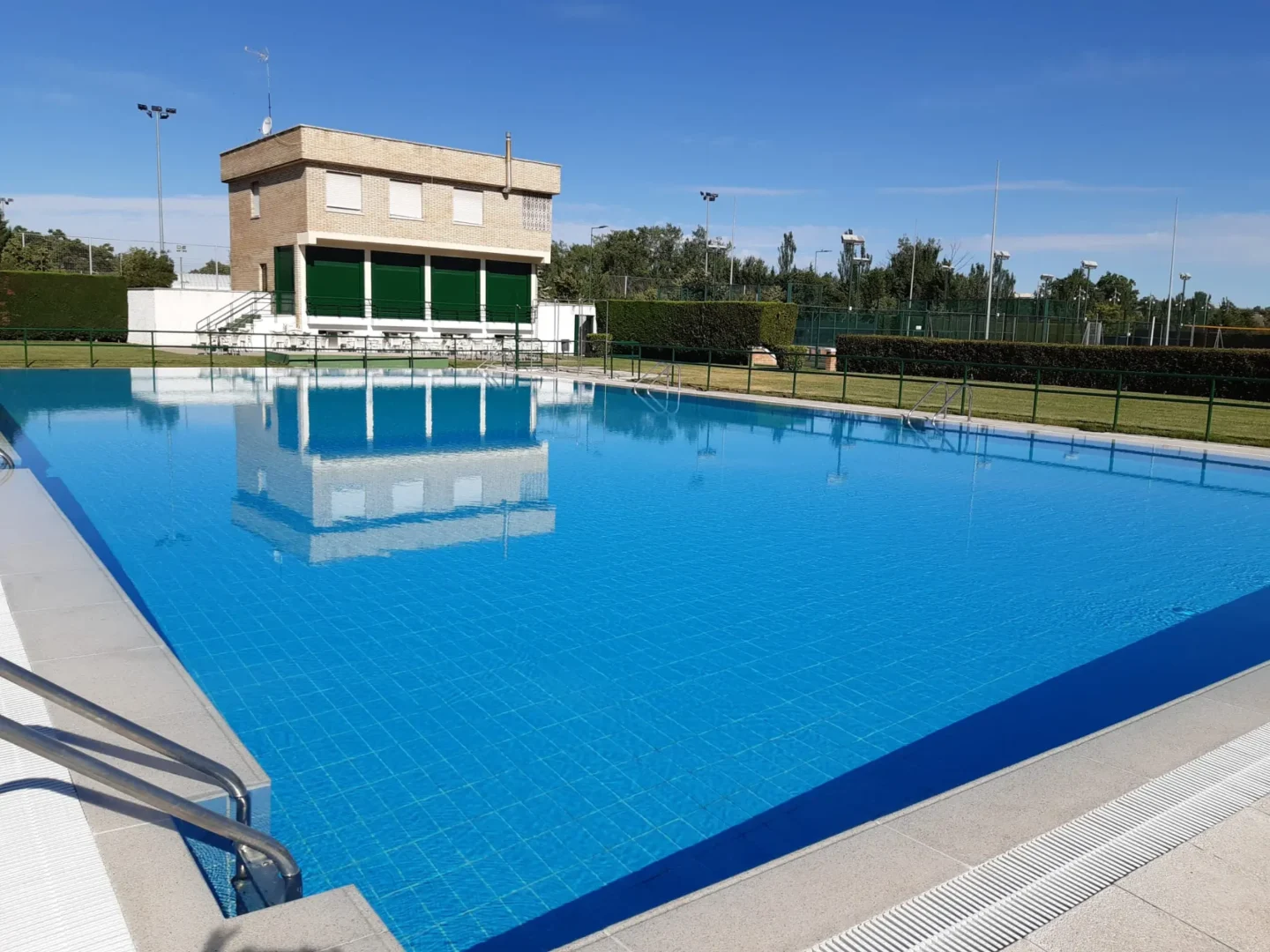 La falta de previsión del Ayuntamiento deja sin seguridad fija a las piscinas municipales de Valladolid